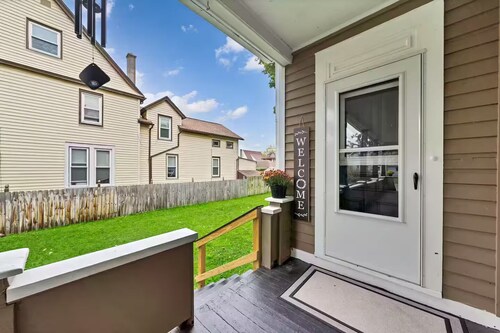 Western-Themed & Conveniently-Located Apartment in Tonawanda