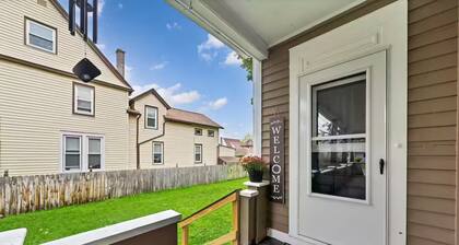 Western-Themed & Conveniently-Located Apartment in Tonawanda