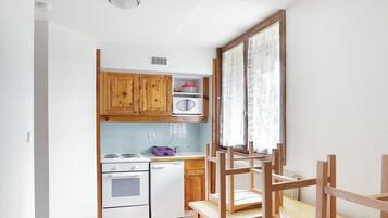 KylskÄp, mikrovÄgsugn, ugn och spishÀll