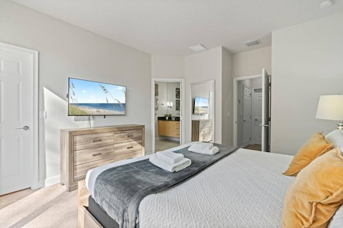 Amazing Family House w pvt Pool - 1605