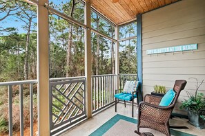 Property grounds - 🌴Lake + Pool Views | 4 Bikes | Under 550yds to Beach | Paradise 2205 (Santa Rosa Beach)