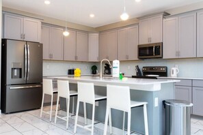 Fridge, microwave, oven, stovetop - 6BR Villa w/ Pool, Spa & Resort — Close to Disney (kissimmee)