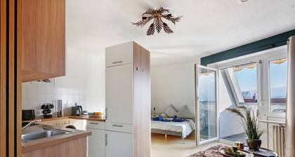 Apartment 'Domus Lux 404' with Balcony and Wi-Fi