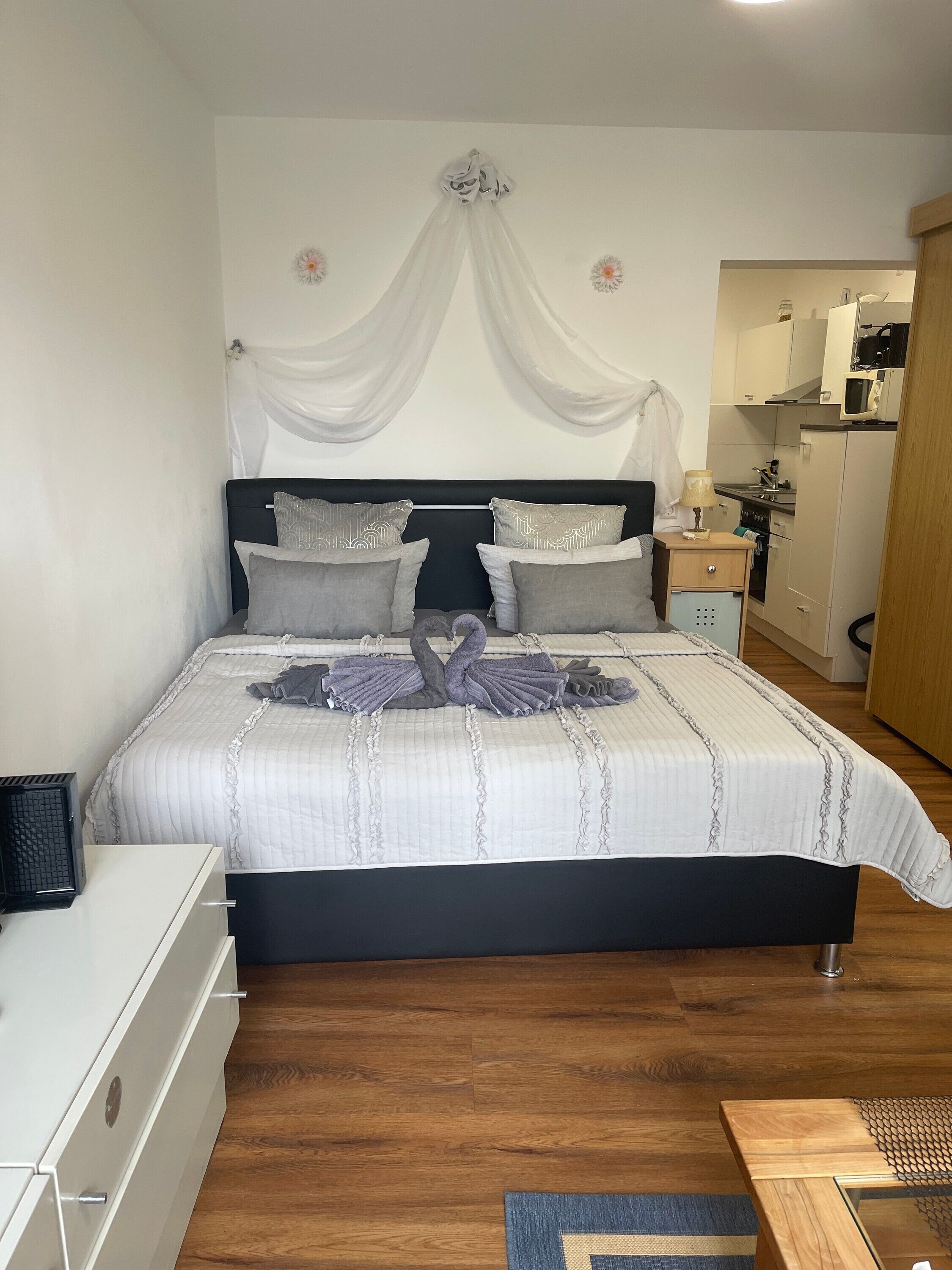 Iron/ironing board, WiFi, bed sheets