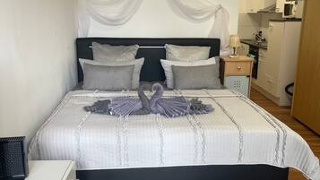 Iron/ironing board, WiFi, bed sheets