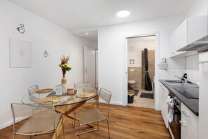 Kühlschrank, Ofen, Herdplatte, Geschirrspüler