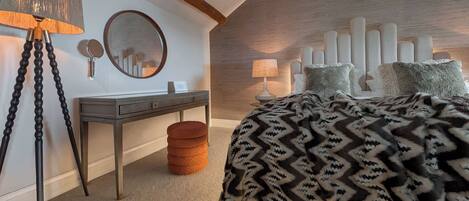 Bureau, fer et planche à repasser, Wi-Fi, draps fournis