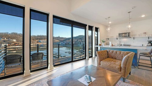 Sunset Loft at the 1932 Reserve! Pool Hot Tub more