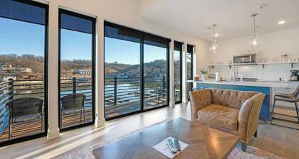 Sunset Loft at the 1932 Reserve! Pool Hot Tub more