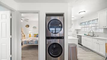 Travel cot, free WiFi, bed sheets