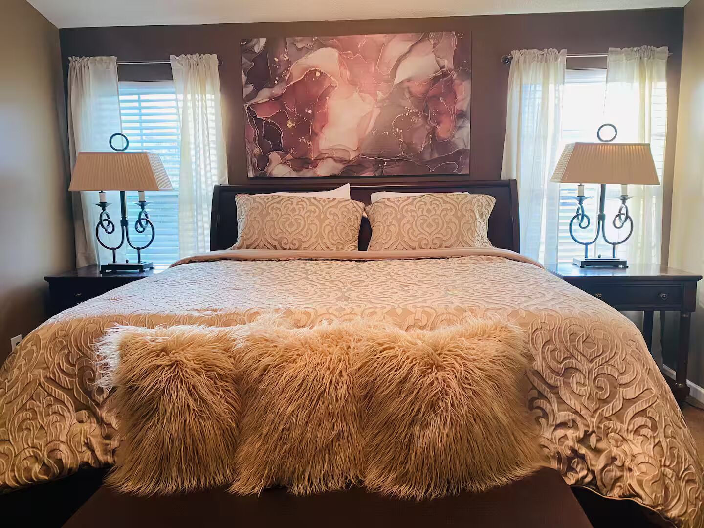 Iron/ironing board, WiFi, bed sheets