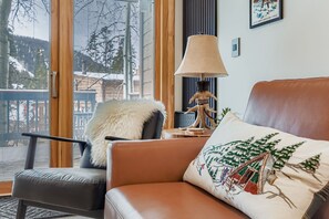 Smart TV, fireplace - Curated Mountain Escape with Unmatched Style & Convenience (Keystone)