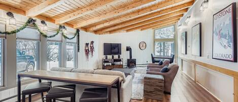 TV connectée, cheminée