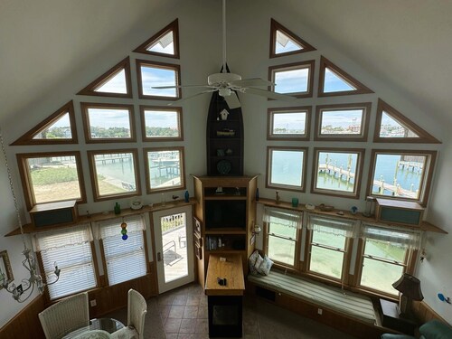 CV9A: Waterfront One-Bedroom Villa with Loft and Sun deck.