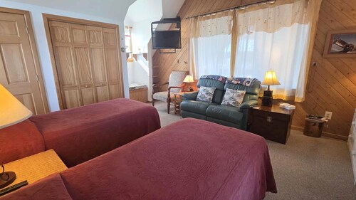 CV9A: Waterfront One-Bedroom Villa with Loft and Sun deck.