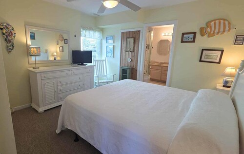 Waterfront Villa with Breathtaking Views of the Harbor