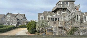 CV8B: Studio with Balcony