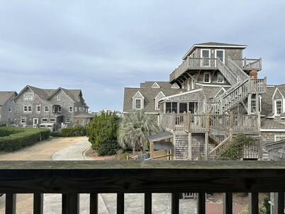 CV8B: Studio with Balcony