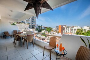 Outdoor dining - Amazing Villa Romantica in the Heart of Old Town. (Puerto Vallarta)
