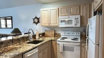 Fridge, microwave, dishwasher, coffee/tea maker