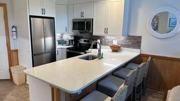 Fridge, microwave, dishwasher, coffee/tea maker