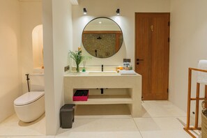 Dusche, Haartrockner, Bidet, Handtücher