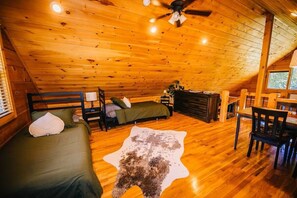 Bügeleisen/Bügelbrett, kostenloses WLAN, Bettwäsche