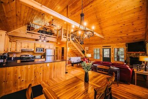 Smart TV, fireplace, video games, DVD player - New River Log Cabin | Waterfront • Sauna • Jet Tub (Pulaski County)