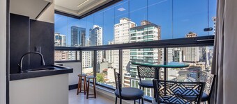 Apt w/ Gourmet Balcony 700m From the Beach Bon1101