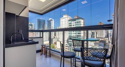 Apt w/ Gourmet Balcony 700m From the Beach Bon1101