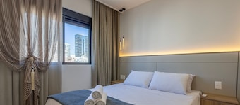 Apt w/ Gourmet Balcony 700m From the Beach Bon1101