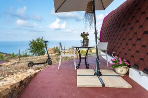 Outdoor dining - Bungalow 'Limone' with Sea View, Wi-Fi and Air Conditioning (Tusa)