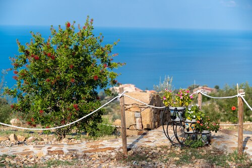 Bungalow 'Limone' with Sea View, Wi-Fi and Air Conditioning