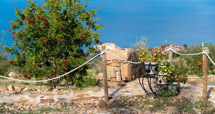 Bungalow 'Limone' with Sea View, Wi-Fi and Air Conditioning