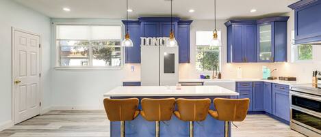 Refrigerador, microondas, parrilla de estufa y lavavajillas