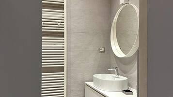 Bidet, Handtücher, Toilettenpapier