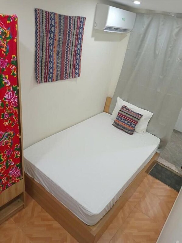 Basic Double Room | Iron/ironing board, free WiFi - Luna travel House (Hoan Kiem)