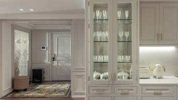 Artículos del minibar gratis y decoración personalizada