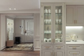 Free minibar, individually decorated, individually furnished, desk - GENT House-Service 24/7 (Hoan Kiem)