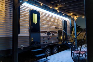 Exterior - Modern Luxury RV Experiencie in Orlando" (Orlando)