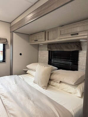 1 bedroom, WiFi - Modern Luxury RV Experiencie in Orlando" (Orlando)