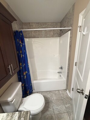 Dusche, Handtücher, Seife, Toilettenpapier