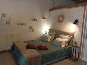 Tabla de planchar con plancha, wifi y ropa de cama 