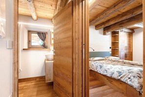 WiFi, bed sheets - 'Lo Pailler' Apartment with Mountain View, Shared Garden and Wi-Fi (Bruil)