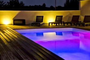 Pool - Holiday Home "Gîte Garrigue - Villa Cassandra" with Shared Pool, Wi-Fi & Air Conditioning (Tavel)