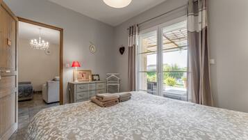 2 chambres, fer et planche à repasser, Wi-Fi, draps fournis
