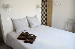 Fer et planche à repasser, Wi-Fi, draps fournis