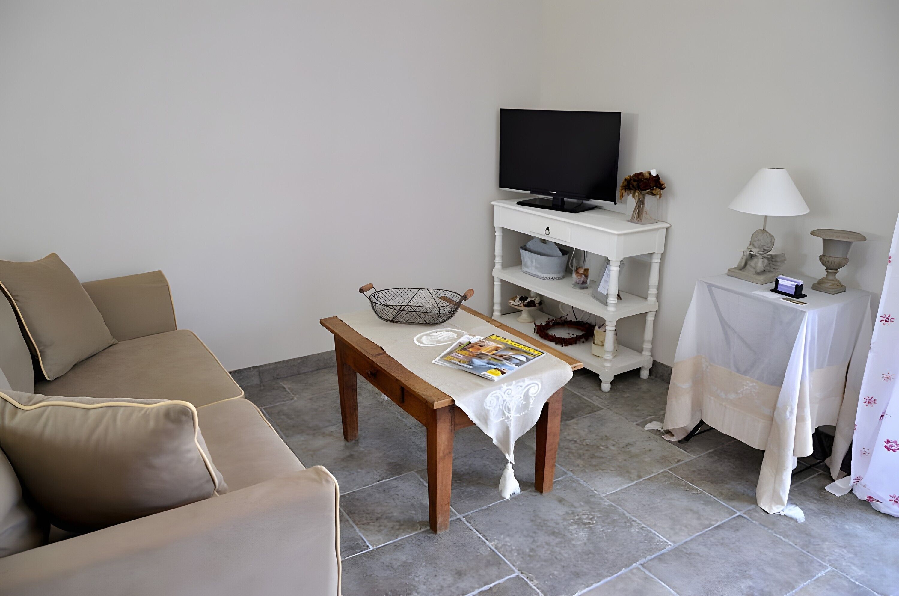 Télévision, table de tennis de table