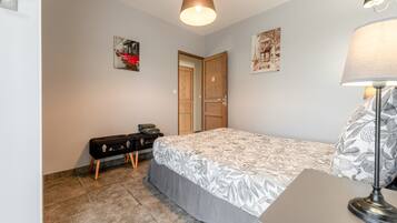 Bügeleisen/Bügelbrett, WLAN, Bettwäsche