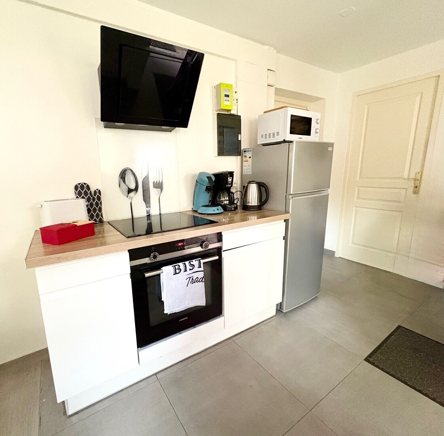 Refrigerador, microondas, horno, lavavajillas